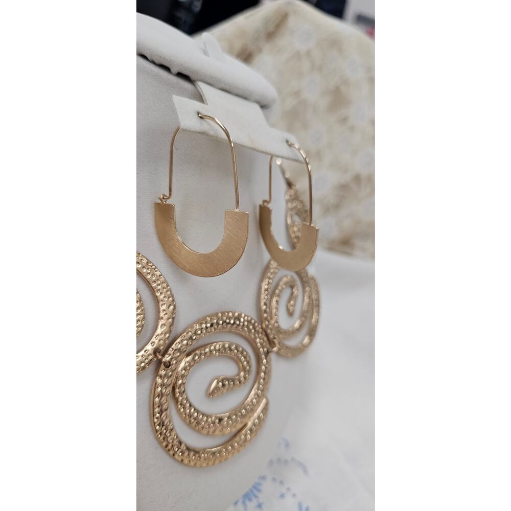 Boho Hammered Gold Swirl Collar Necklace and Hoop Earrings Jewelry Set